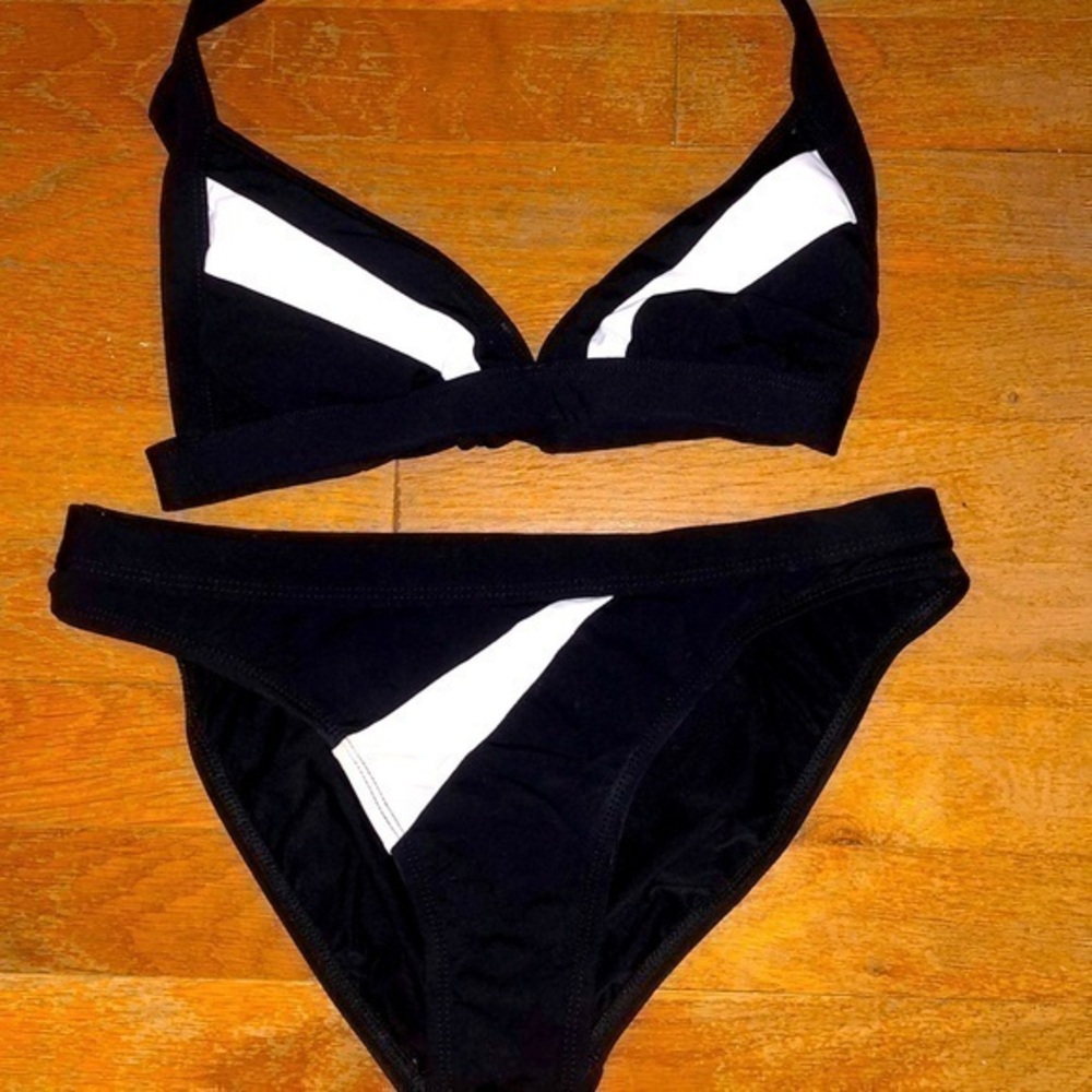 Kenneth Cole black and white bikini size small